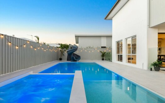 Putt Putt + Pool Slide + 100m to Beach – Ultimate Family Entertainer